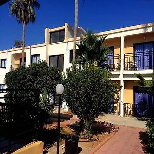 Carina 公寓式酒店 圣纳帕